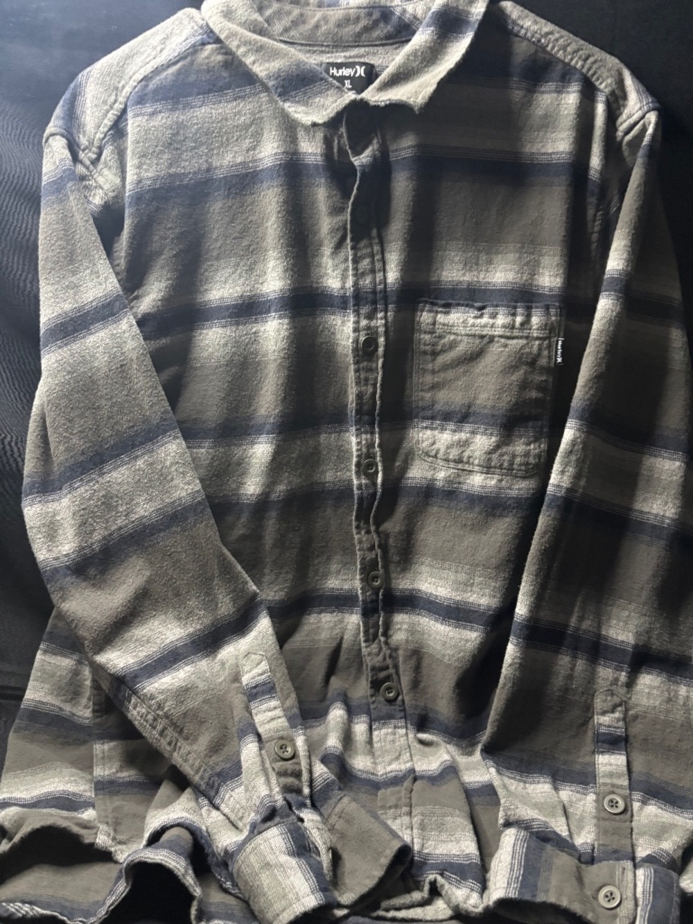 Hurley Plaid Flannel Shirt Gray Navy Striped Button Up Mens XL.